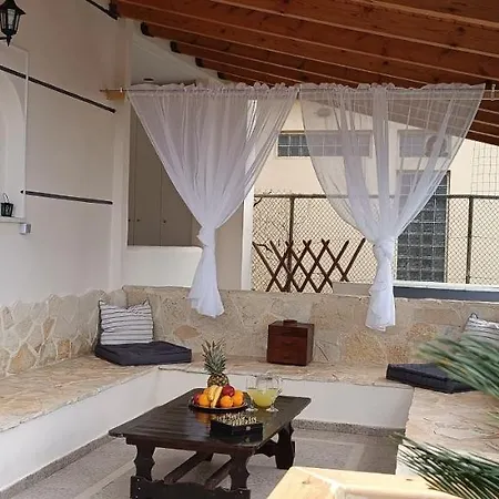 Local Paradise Xilokastro דירה *