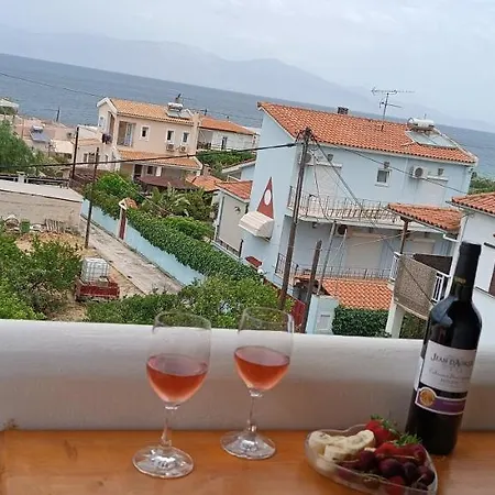 Local Paradise Xilokastro Apartment *