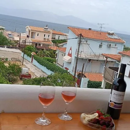Local Paradise Xilokastro * Xylokastro